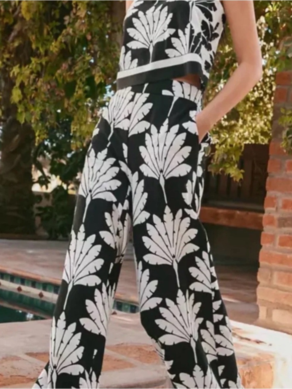 NWT LOFT Black & White Botanical Palm Print Wide-Leg pants